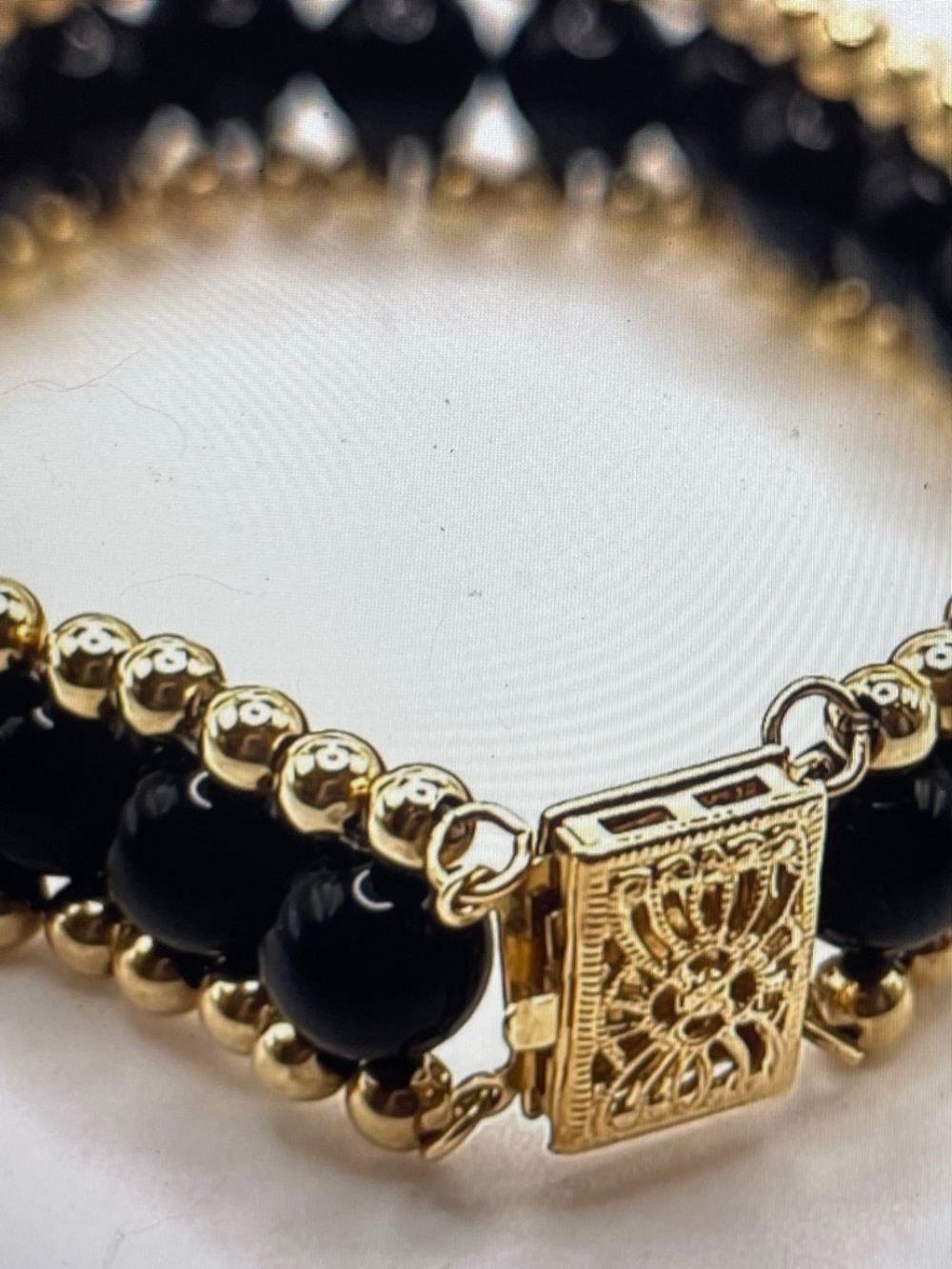 14K Gold and Black Beaded Bracelet – Elegant Women’s Jewelry